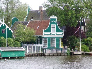 Stukje Zaanse Schans vanaf het water gezien